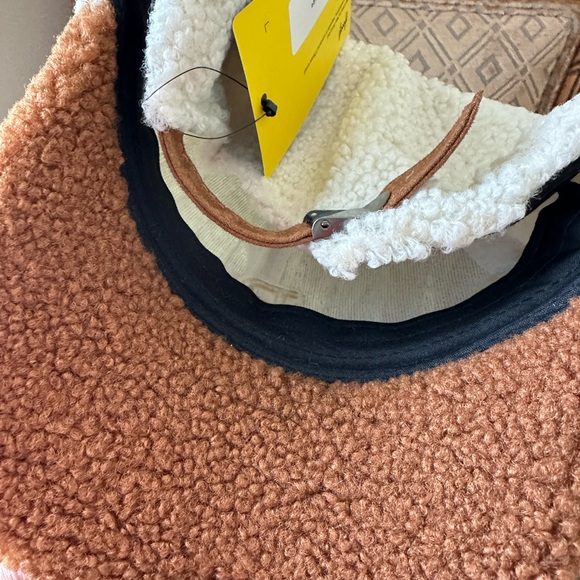 Cozy Cap with Embroidered R Logo - Picture 3 of 3